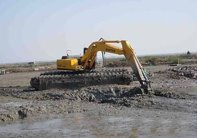 湖南水陸兩用挖掘機出租 澤軍工程機械租賃助力室外裝飾裝潢工程